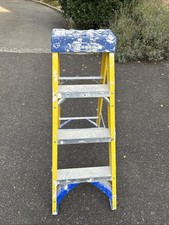 Werner Fibreglass 4-Tread Swingback Step Ladder 1.12m