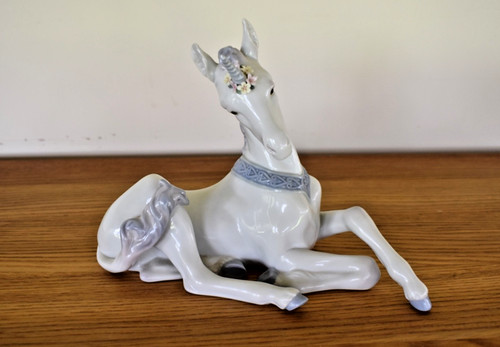 Retired lladro 5826 little - 5826, “little