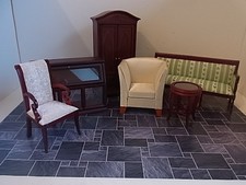 Assortment of 1/12 scale dolls house furniture