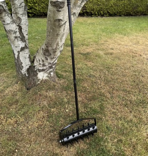 Rolling garden lawn aerator - rolling,