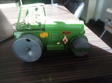 A LARGE SIZE TRIANG MINIC ROAD ROLLER