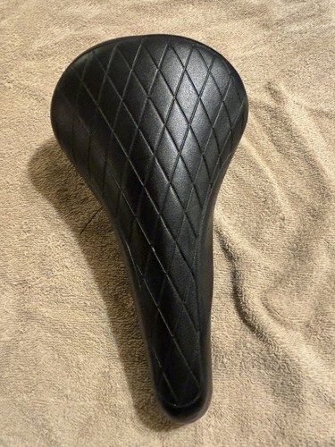 Diamond quilted seat - quilted,