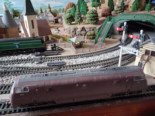 Bachmann weathered class - weathered,