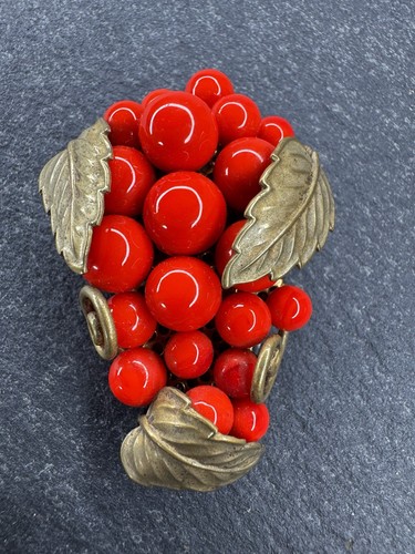 1930s poured glass red grape - red,