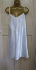 VINTAGE STYLE LADY OLGA WHITE SLITHERY LIQUID SATIN SHORT NIGHTDRESS SZ 18-20