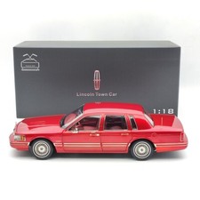 1/18 Lincoln Towncar V8
