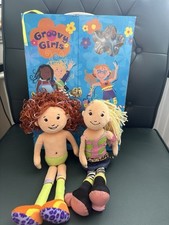 Groovy Girls Wardrobe With Hangers And 2 Dolls Safari Kari & Sarina