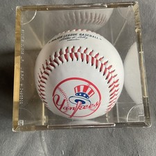 RAWLINGS MAJOR LEAGUE YANKEES BASEBALL  