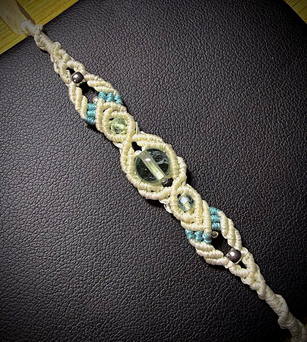 Handmade macramé bracelet - , w/