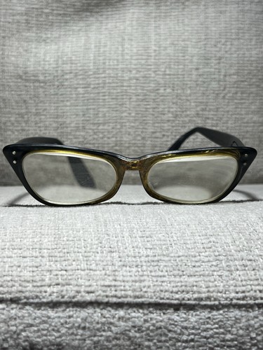 Vintage 1950 black horn - vintage,