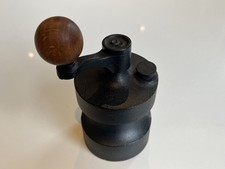 Robert Welch Cast Iron Vintage Salt Mill - Black - Cole & Mason Mechanism