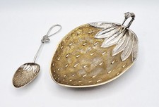 FINE VICTORIAN GILT SILVER PLATED STRAWBERRY DISH & SPOON c1890 MAPPIN & WEBB