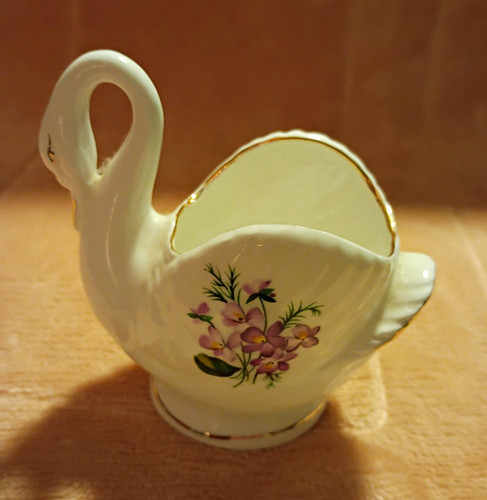 Lefton china porcelain swan - lefton,