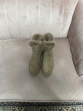 EARTH ADDICT AKKA FUR CUFF