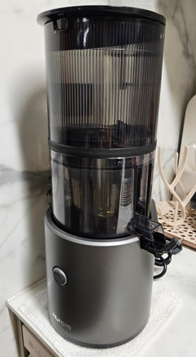 Hurom juicing motion juicer - motion,