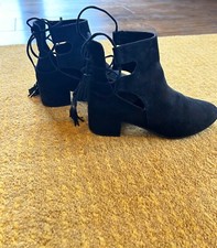 Ladies ankle Boots Topshop Black size 4 cut out sides low heel
