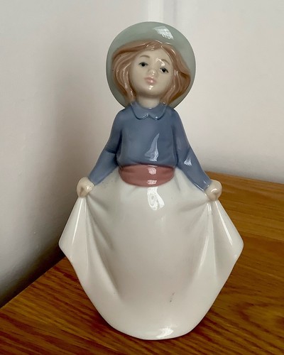 Lladro young ladies curtsy - lladro,