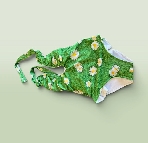 Valentine green daisy floral - valentine,