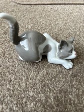 Lladro crawling cat Retired   1981