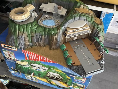 Tracy island with diecast - with,