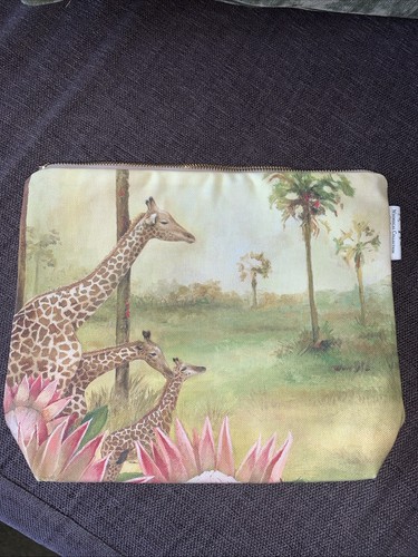 Spirit giraffe toiletry bag - giraffe,
