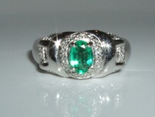 ***  18CT WHITE GOLD EMERALD & DIAMOND MENS RING WEIGHT 8.6 GRAMS ** BRAND NEW