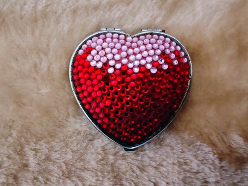 Heart shaped side compact - heart,