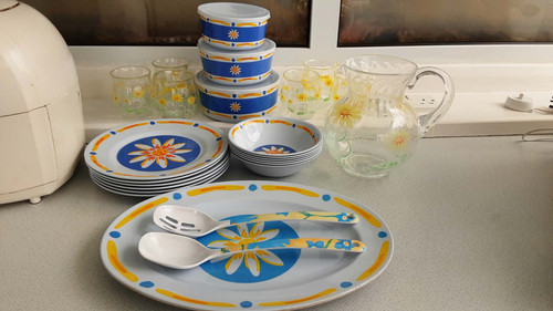 Melamine daisy pattered picnic - melamine,