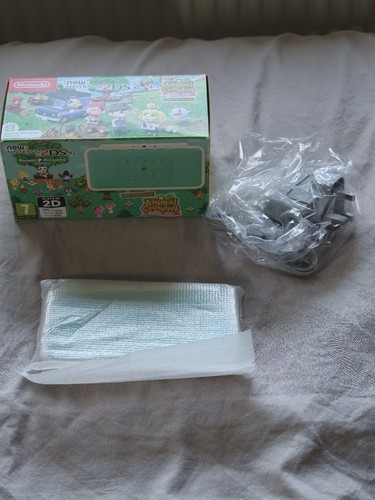 Boxed animal crossing new 2ds - animal,