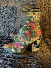 Wearable Art! Steve Madden
