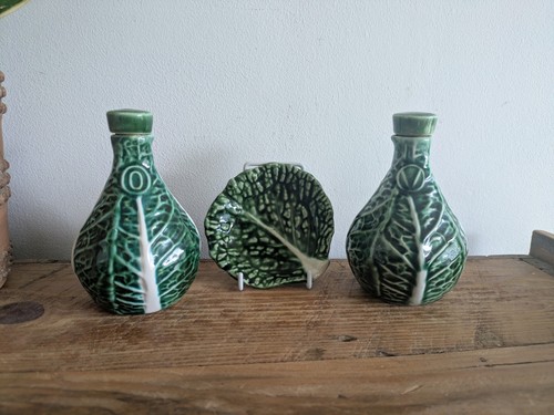 Rare oil aioli - vinegar, cruet