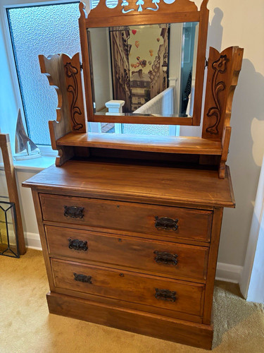Wooden dressing table with - dressing,