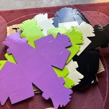 13 x Black, 2 x green, 3 x