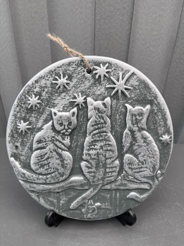 Spirit equinox three cats - three,