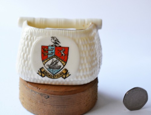 Goss crested ware model - crested,