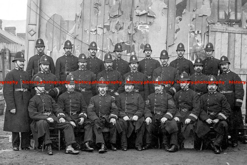 F004360 men british - in, police