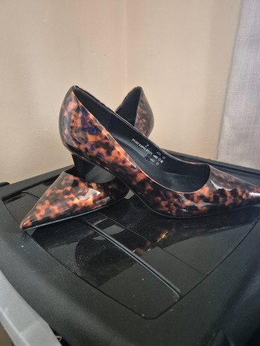 High gloss animal print court