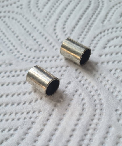 Carb throttle spindle - 2x,