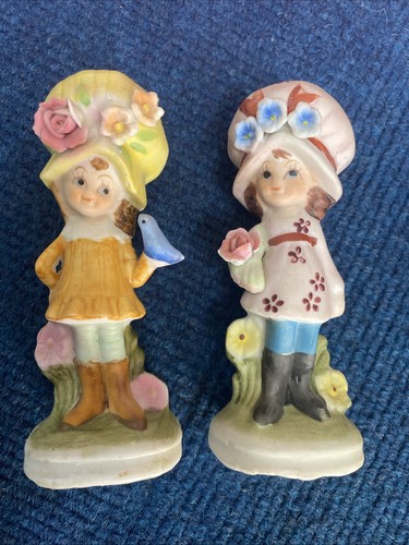 Pair figurines bonnet girls - pair,
