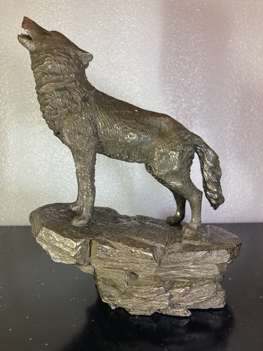 Howling wolf statue - wolf, fiesta