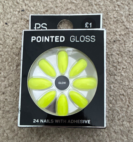 Primark press nails - press-on, pointed