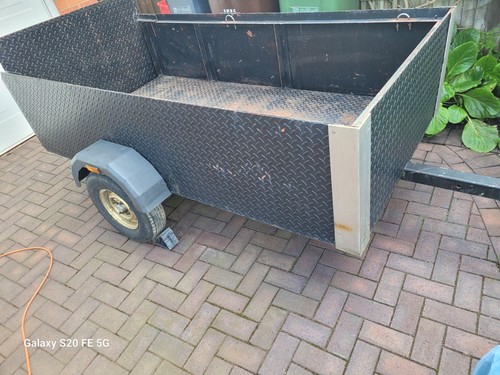 Heavy duty trailer with - trailer,