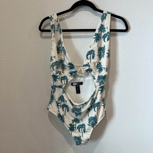 Beach riot women - beach, lana