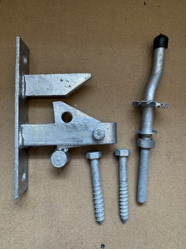 Self locking auto field - , gate