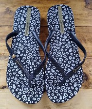 IPANEMA BLACK & WHITE FLIP FLOPS UK 6 SKULL DESIGN ON SOLE - THONG STRAP - NEW!