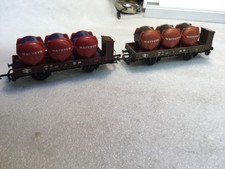 Lima OO Gauge 2x Watneys BR Open Wagon with barrels.