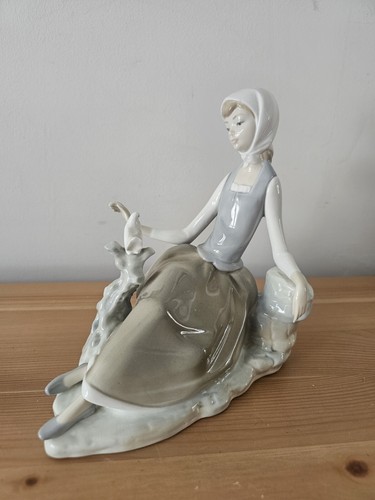 Lladro 1977 figurine - lladro,