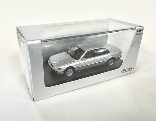 Box bmw 750il silver - 1:64,