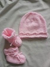 New baby girl hand knitted hat + Boots set Pink  Size 0-3 months