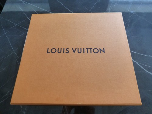 Empty used gift box - , genuine